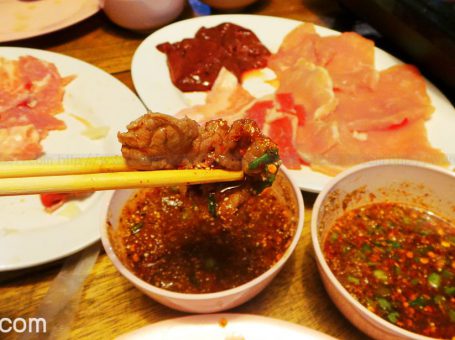 แจ่วฮ้อนคักคัก สุกี้อีสานรสแซ่บ