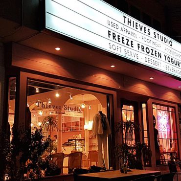 Freeze Frozen Yogurt ไอติมโยเกิร์ตรสพรีเมียม บนถนนนาคนิวาส