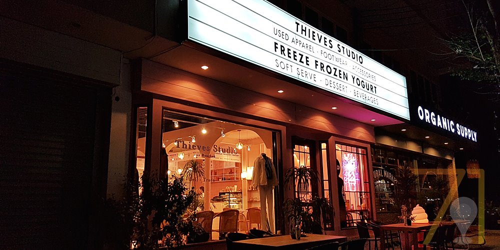 Freeze Frozen Yogurt ไอติมโยเกิร์ตรสพรีเมียม บนถนนนาคนิวาส