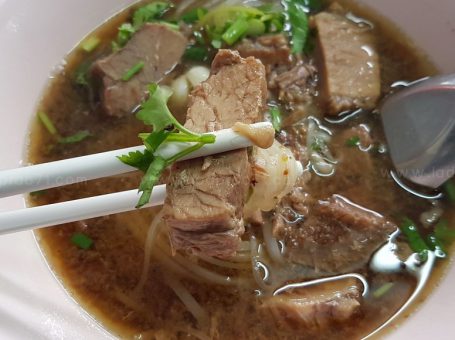 ก๋วยเตี๋ยวเนื้อตุ๋นเอกโอชา