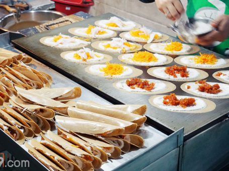 ขนมเบื้องหวานผึ้งน้อย