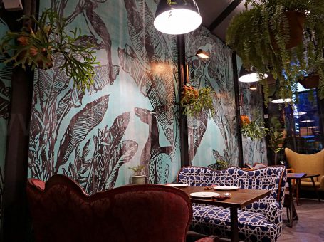 ร้านเขียวไข่กา l Kiew Kai Ka ร้านอาหารไทยและร้านกาแฟในเรือนกระจกสีดำ