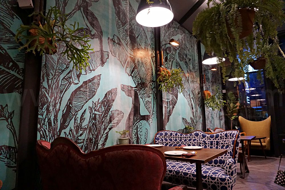 ร้านเขียวไข่กา l Kiew Kai Ka ร้านอาหารไทยและร้านกาแฟในเรือนกระจกสีดำ