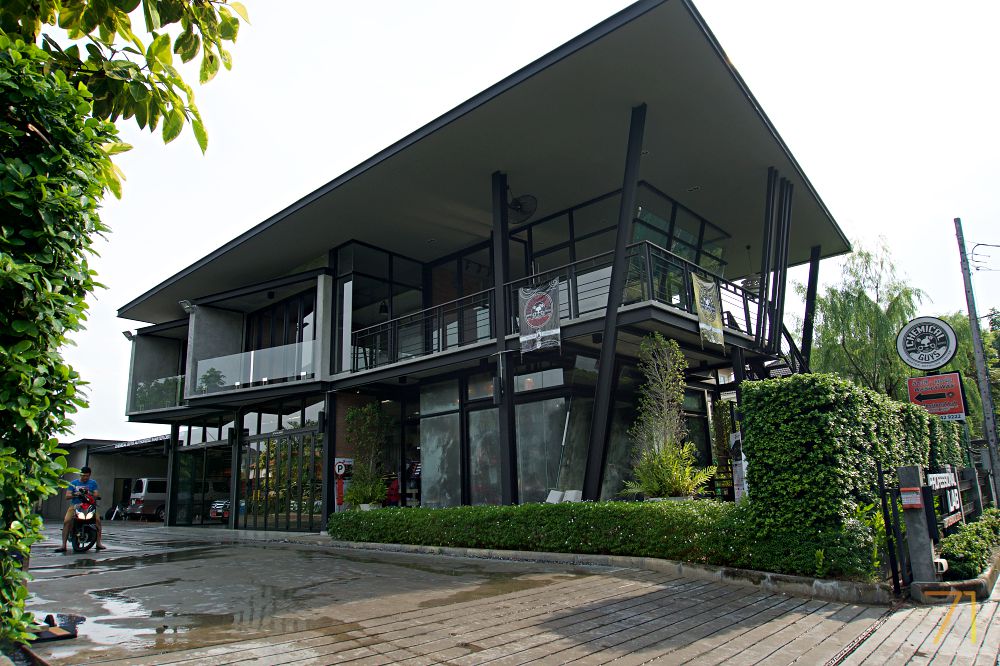 Professional Lab แห่งเดียวในกรุงเทพที่ดูแลรถด้วย Chemical Guys 100% ในทุกขั้นตอน