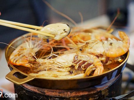 ติดลมโคขุน ปิ้งย่างบุฟเฟ่ต์สไตล์กระทะร้อนและจิ้มจุ่ม